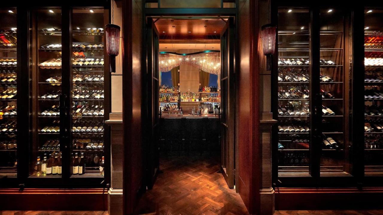 Oriental Hotel Kōbe Exterior foto The wine cellar at the restaurant