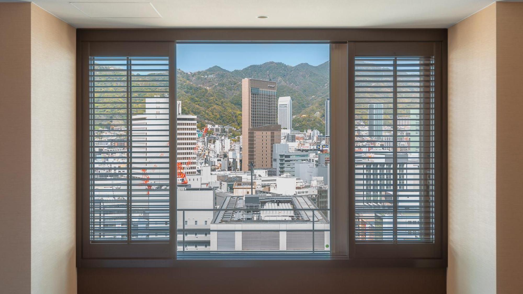 Oriental Hotel Kōbe Exterior foto A window with louvres